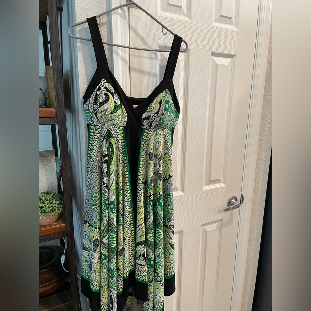 Sheri Martin New York Green floral Paisley sleeveless Handkerchief Dress size 6